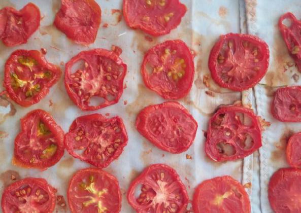 خرید مستقیم گوجه خشک شده